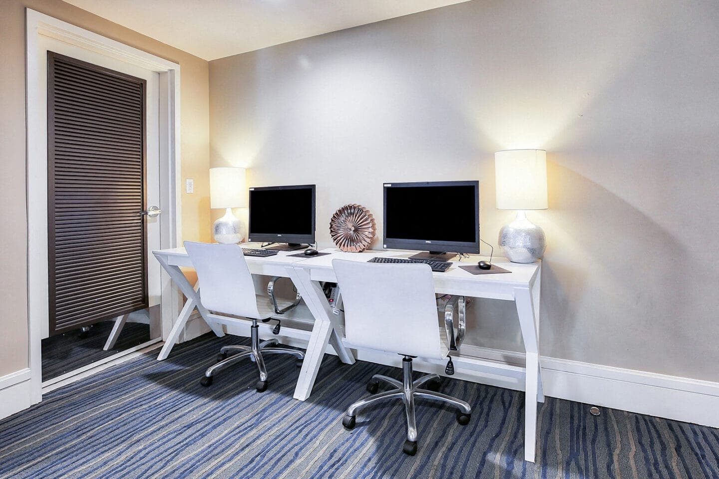 Stylish 2BR in Miracle Mile Near Museum Row photo 23