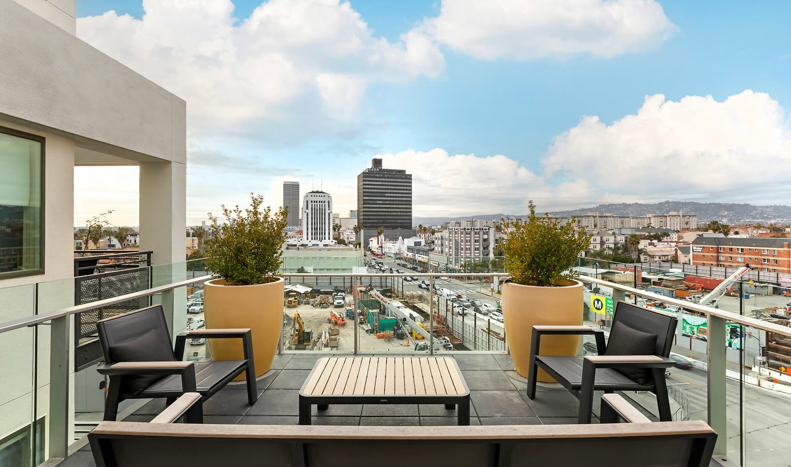 Stylish 2BR in Miracle Mile Near Museum Row photo 20