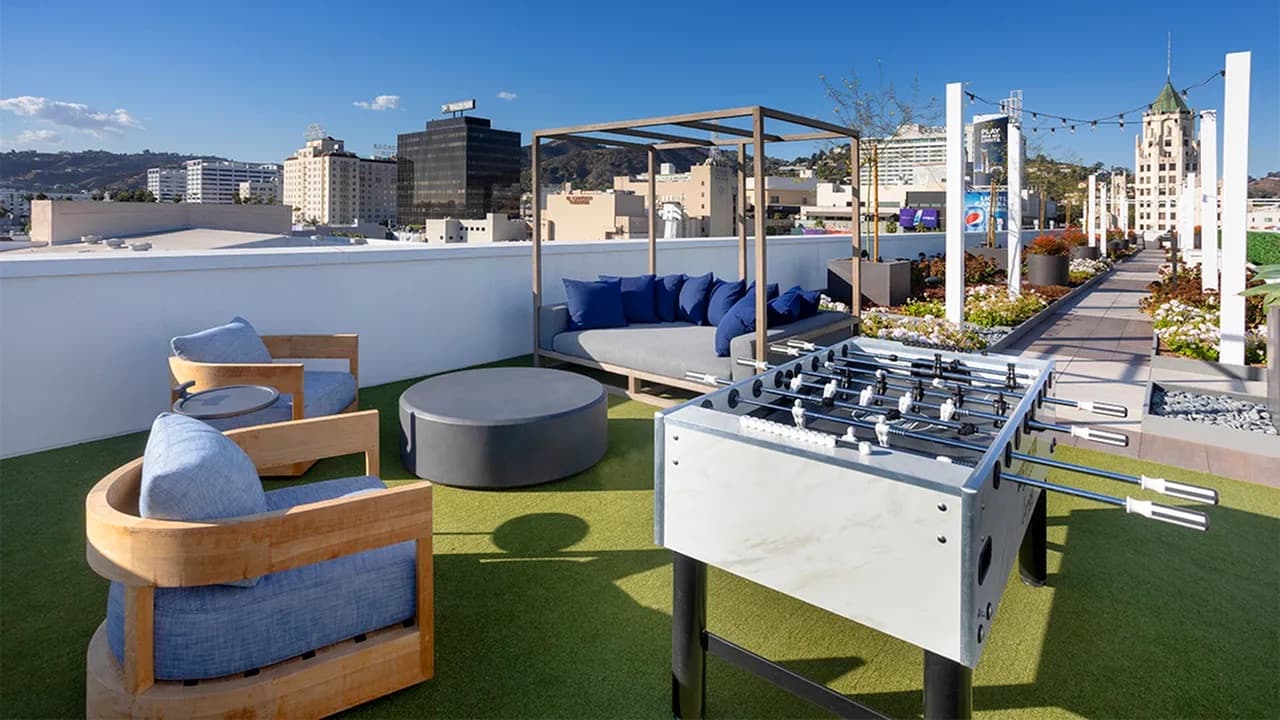 Modern Hollywood 2BR with Rooftop — High Floor Near Walk of Fame photo 17