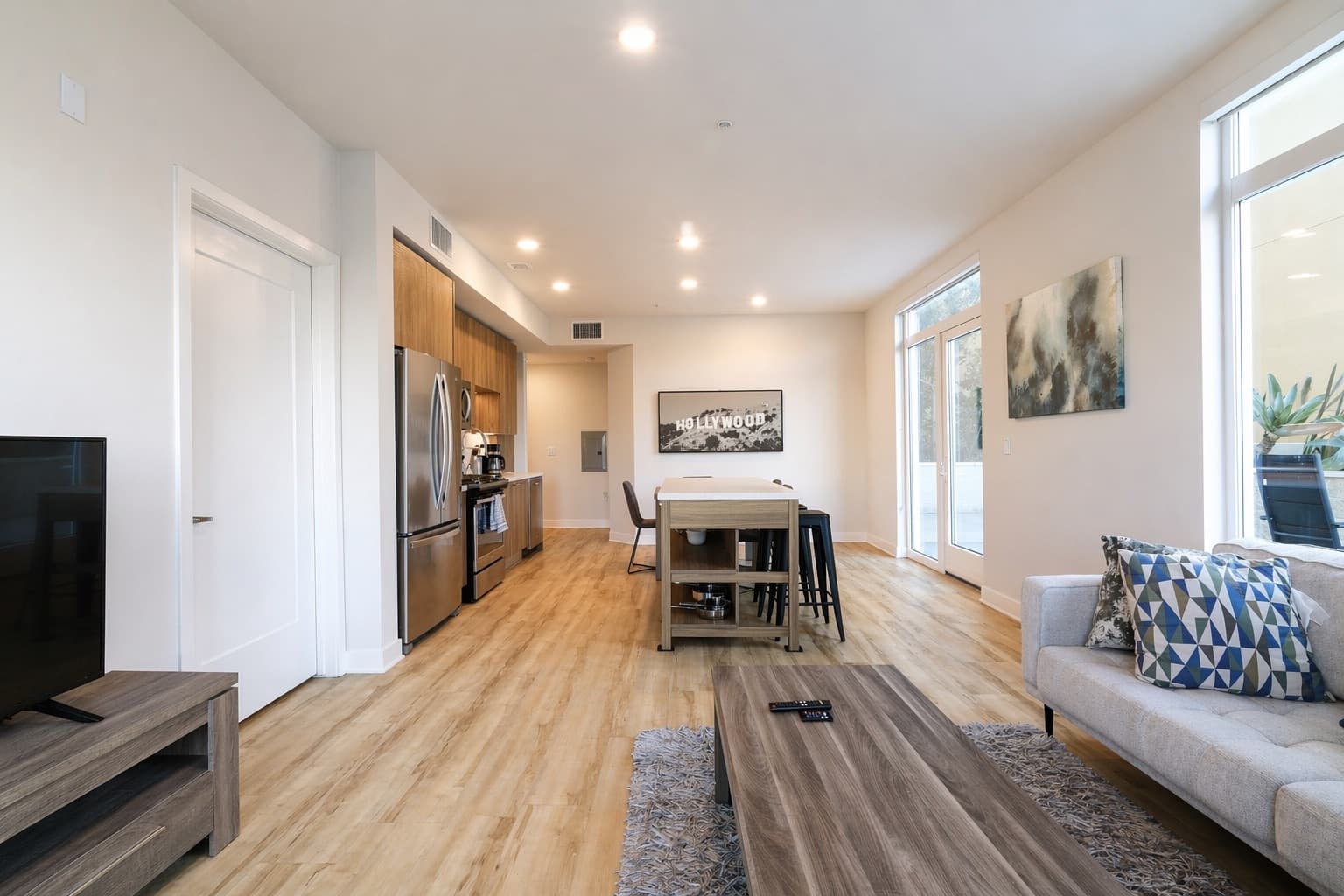 Modern Hollywood 2BR Near Walk of Fame photo 11
