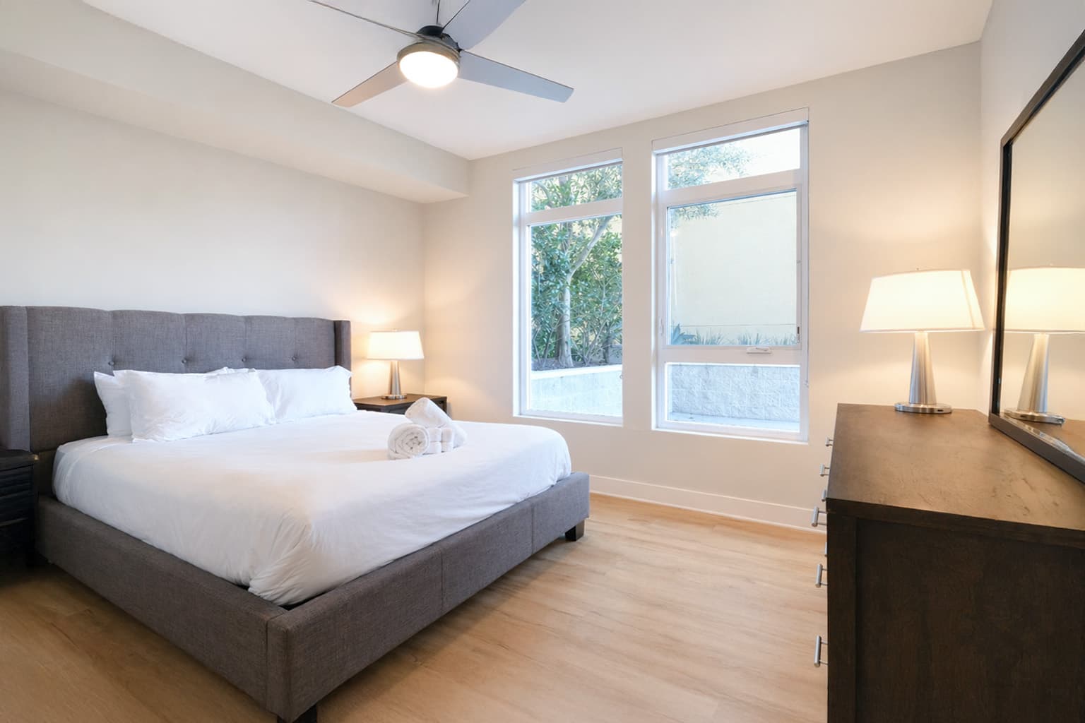 Modern Hollywood 2BR Near Walk of Fame photo 2