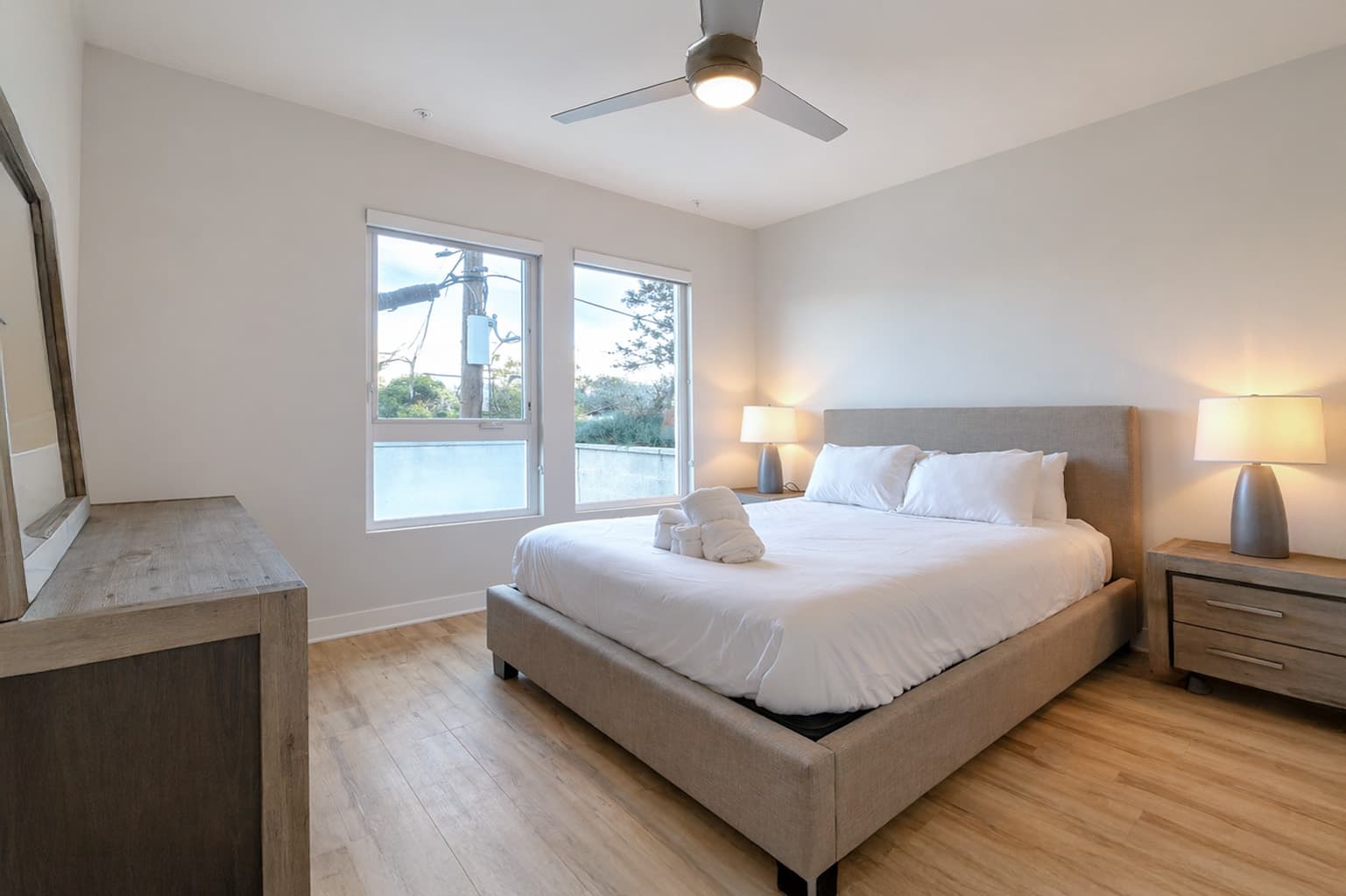 Modern Hollywood 2BR Near Walk of Fame photo 4