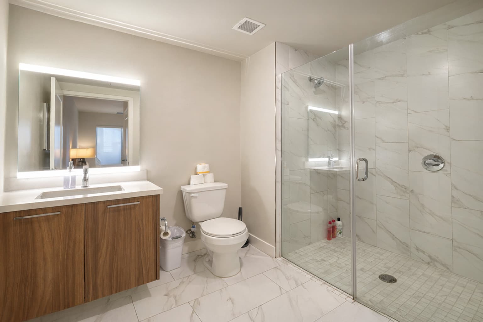 Modern Hollywood 2BR Near Walk of Fame photo 5