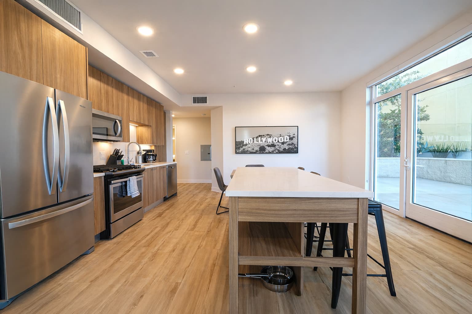 Modern Hollywood 2BR Near Walk of Fame photo 7