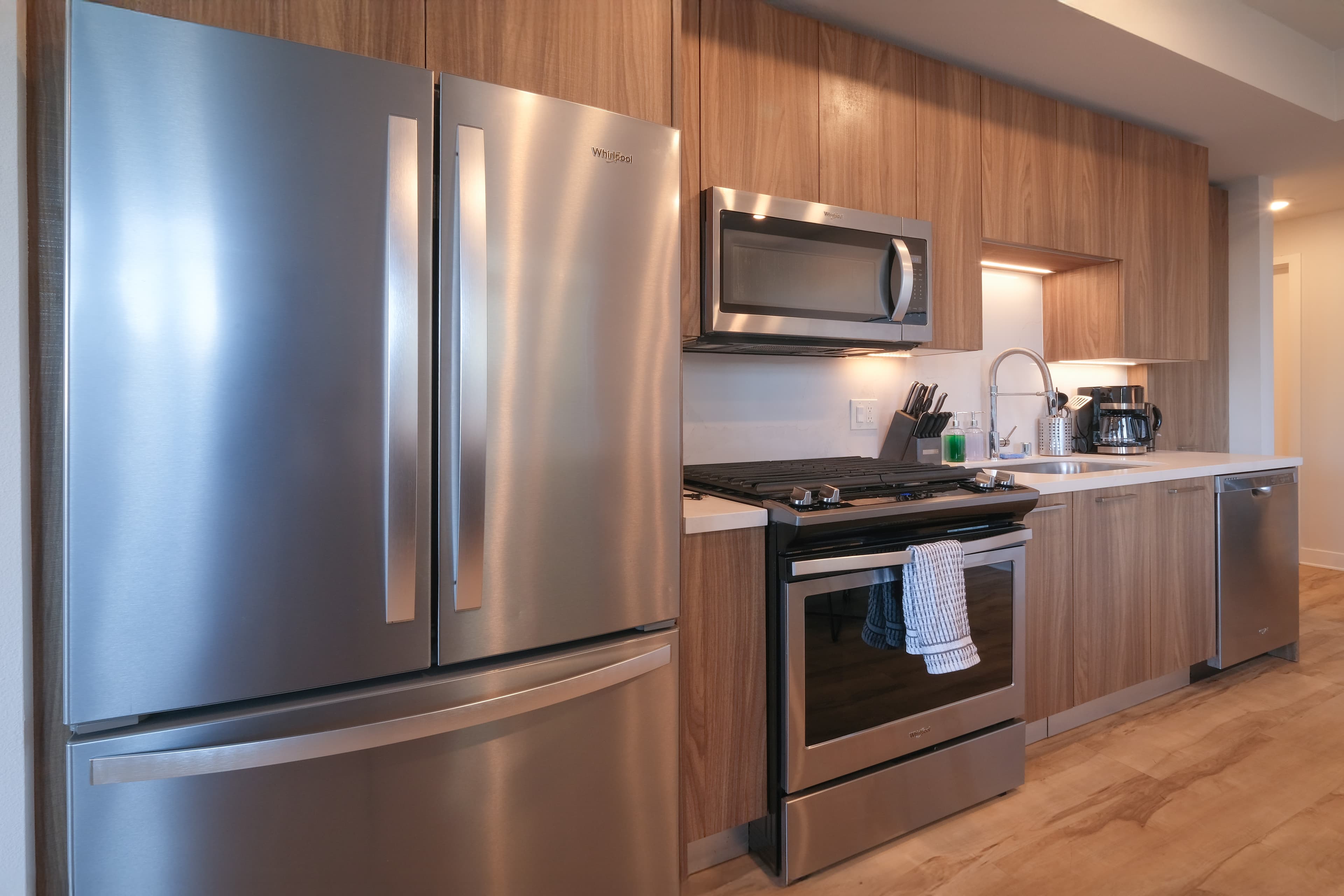 Modern Hollywood 2BR Near Walk of Fame photo 8