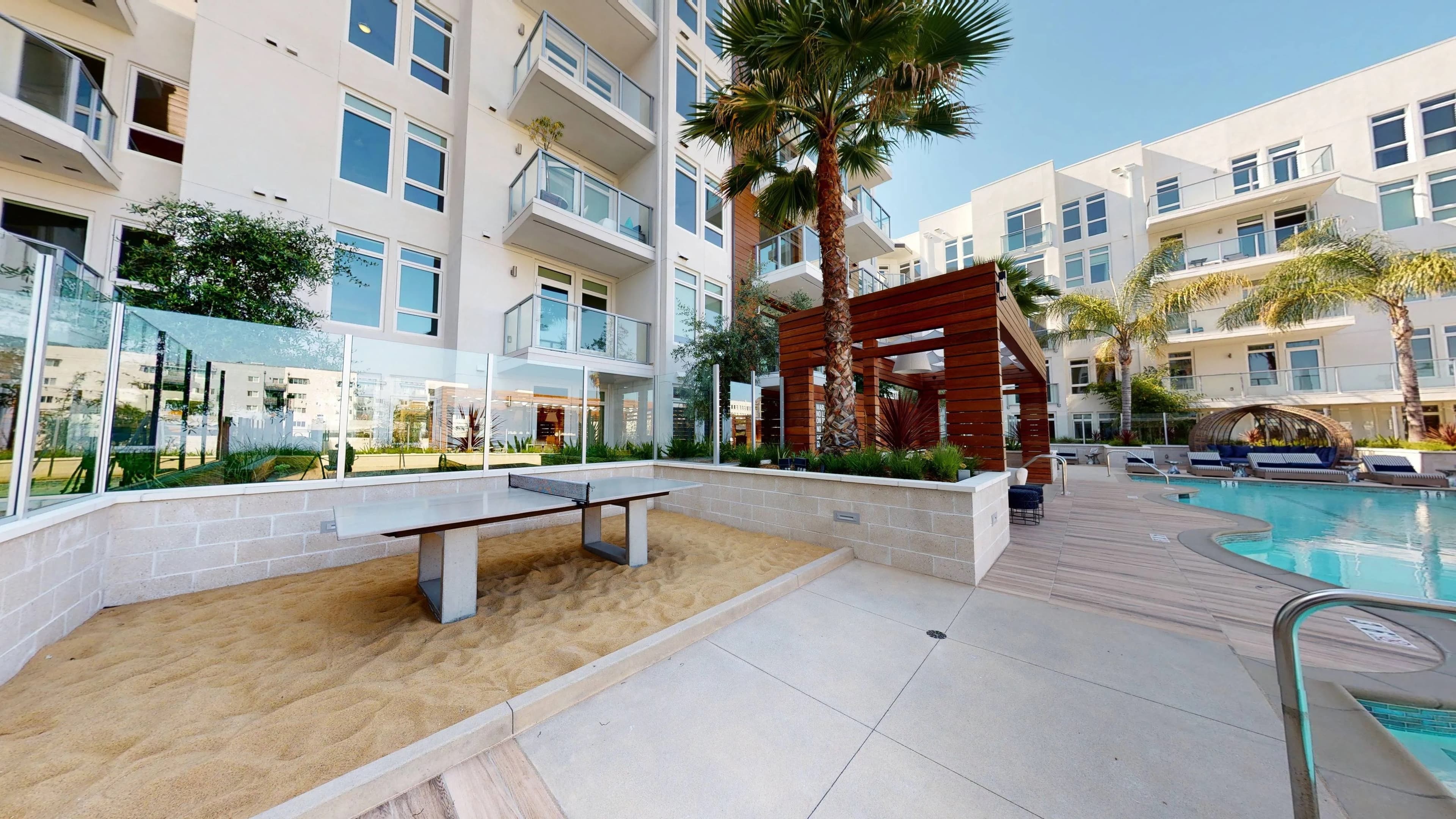 Modern Hollywood 2BR with Rooftop — High Floor Near Walk of Fame photo 18