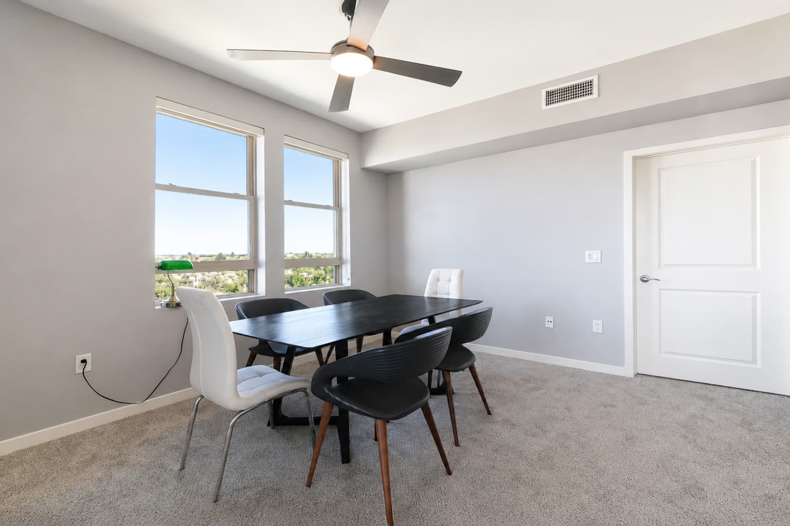 Stylish 2BR in Miracle Mile Near Museum Row photo 2