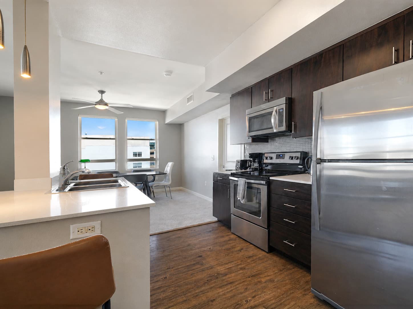 Stylish 2BR in Miracle Mile Near Museum Row photo 6