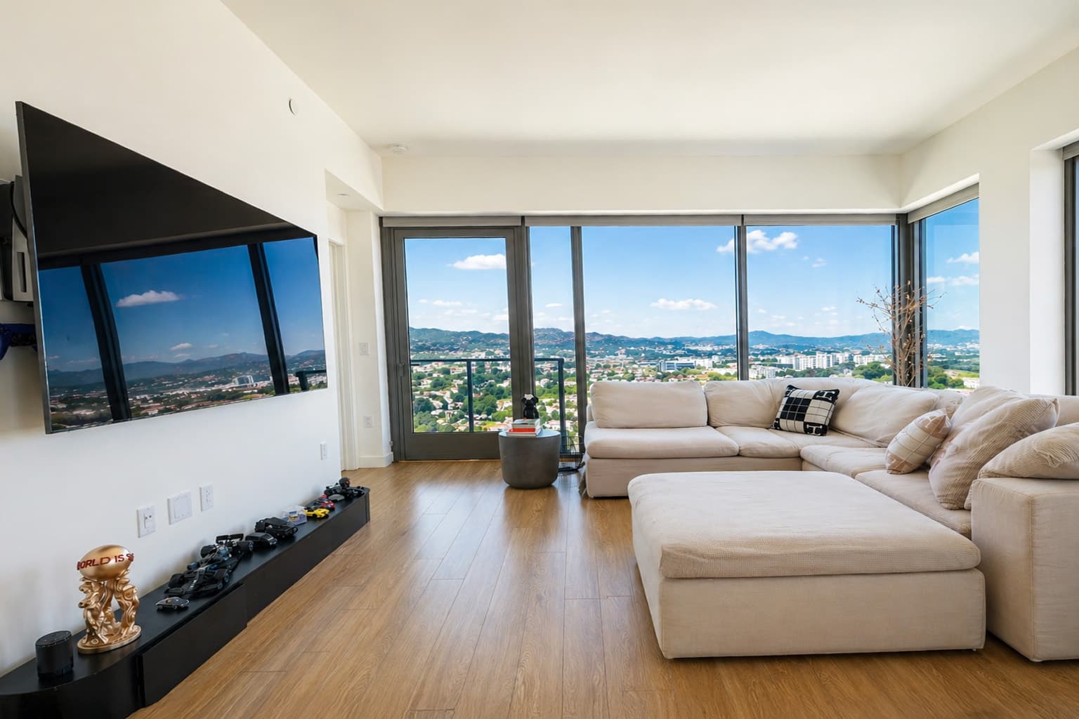 Guest-ready Los Angeles short-term rental with city views