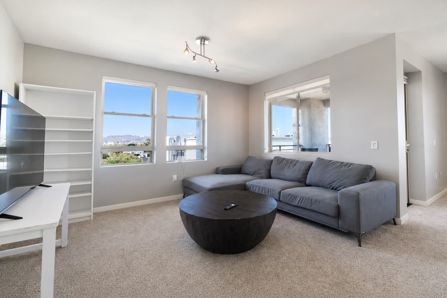 Stylish 2BR in Miracle Mile Near Museum Row